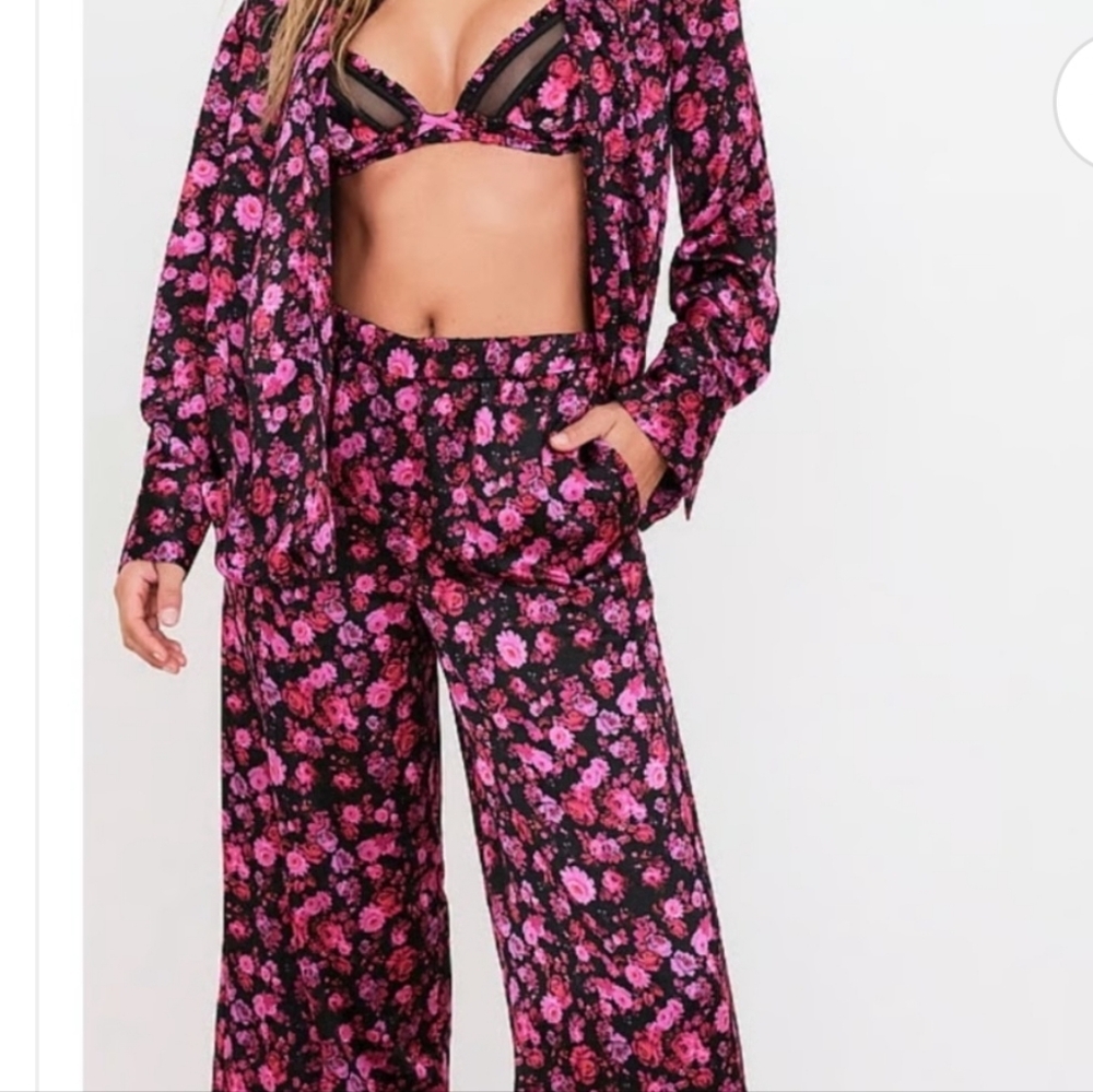 For love and lemons floral Pajama 2 piece set  Pink and Black  Medium